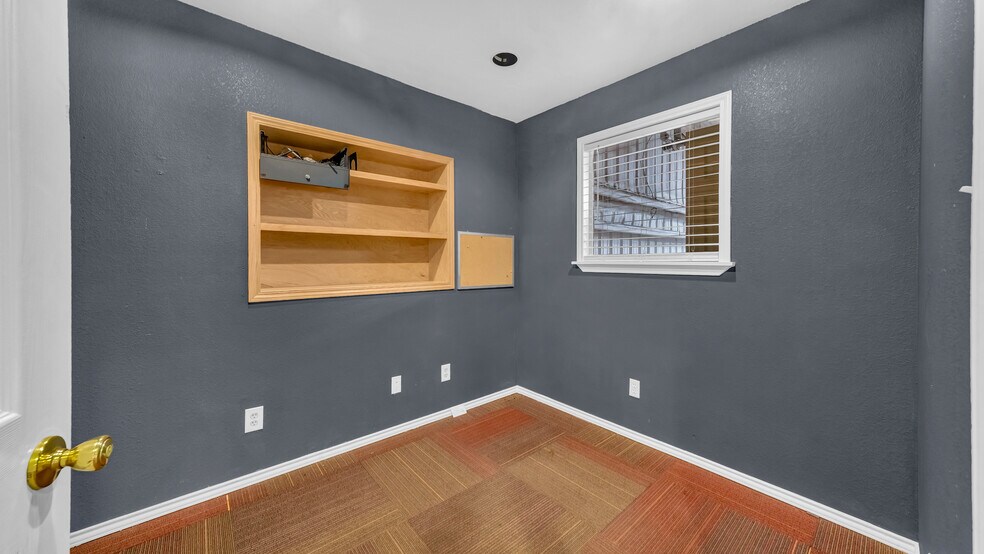 More Photos Of 221 Judd St, Weatherford Flex For Sale