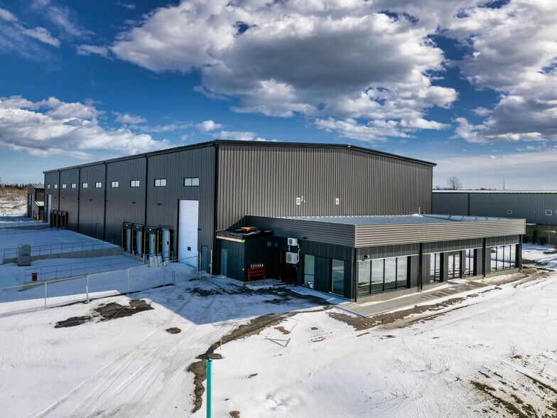 More Photos Of 390 Hudson Dr, Dorchester Warehouse For Lease