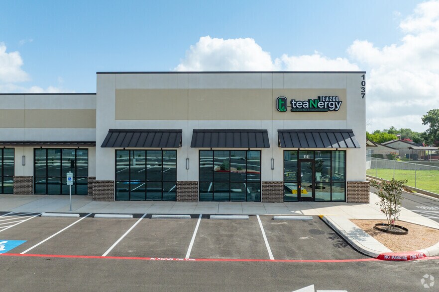 More Photos Of 1037 TX-46, New Braunfels Storefront For Lease