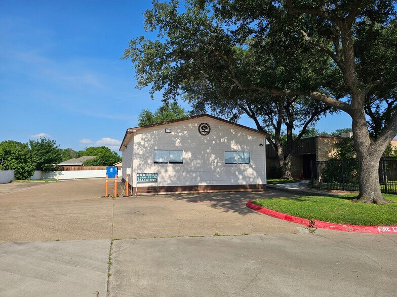 More Photos Of 3114 Old Denton Rd, Carrollton Specialty For Sale