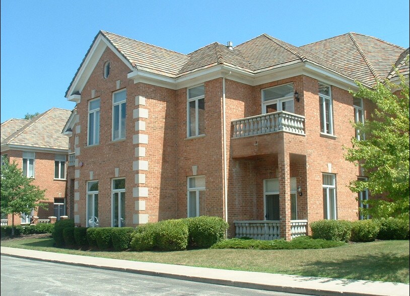 More Photos Of 501 N Riverside Dr, Gurnee Medical For Lease