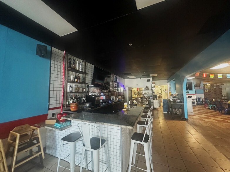 More Photos Of 1695-1699 W San Carlos St, San Jose General Retail For Lease