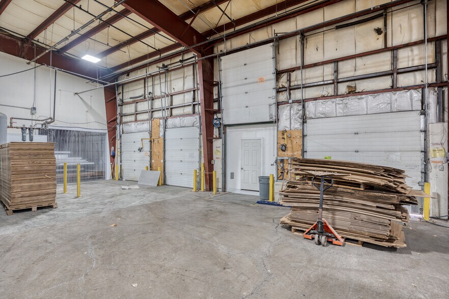 More Photos Of 6040 Progress St, Niagara Falls Warehouse For Lease