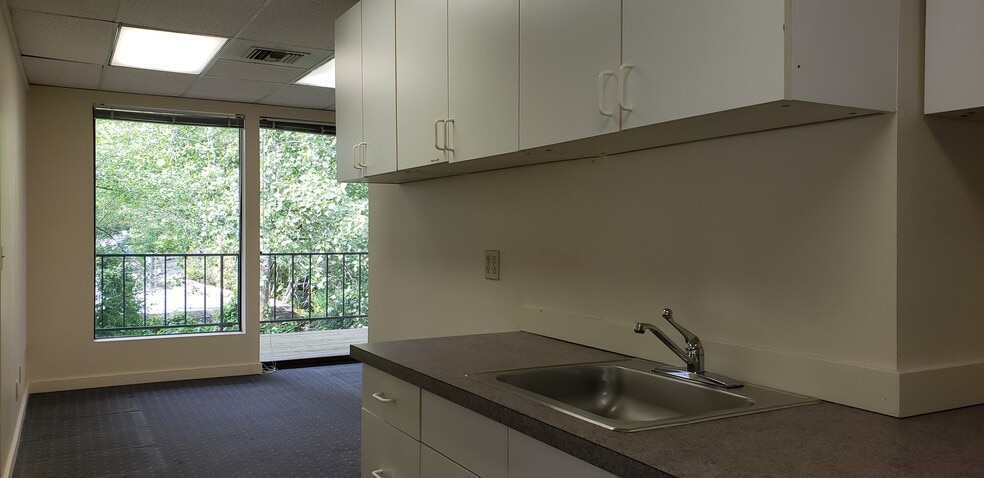 More Photos Of 9 Lake Bellevue Dr, Bellevue Office For Sale