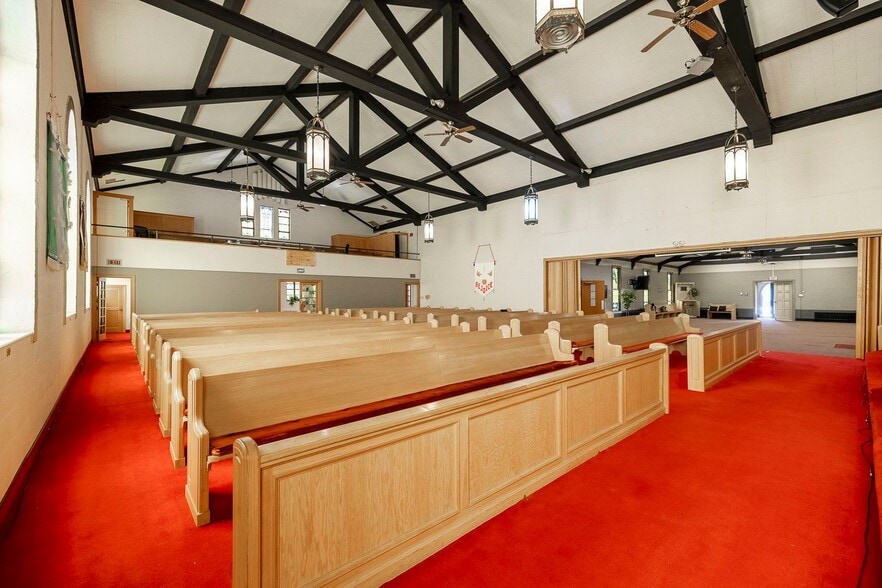 More Photos Of 856 S Green St, Wichita Religious Facility For Sale
