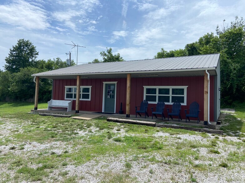 More Photos Of 215 S Washington Ave, Walnut Grove Restaurant For Sale