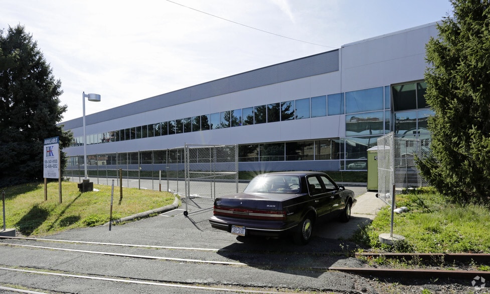 More Photos Of 99 Avenue A, Bayonne Warehouse For Lease