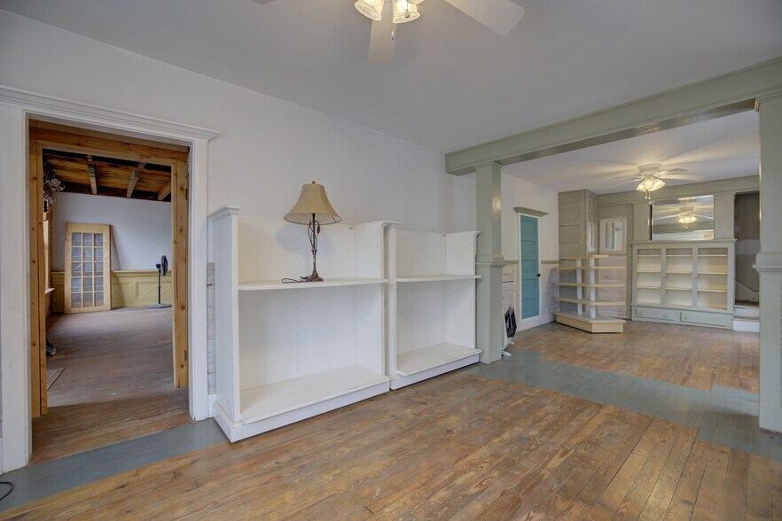 More Photos Of 150 Main St, Benton Office For Sale