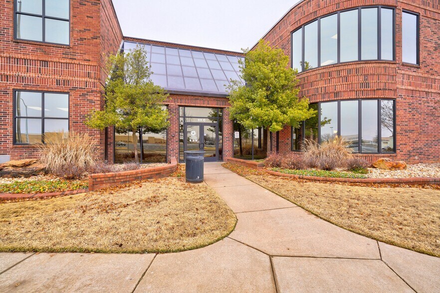 More Photos Of 111 SW C Ave, Lawton Medical For Sale