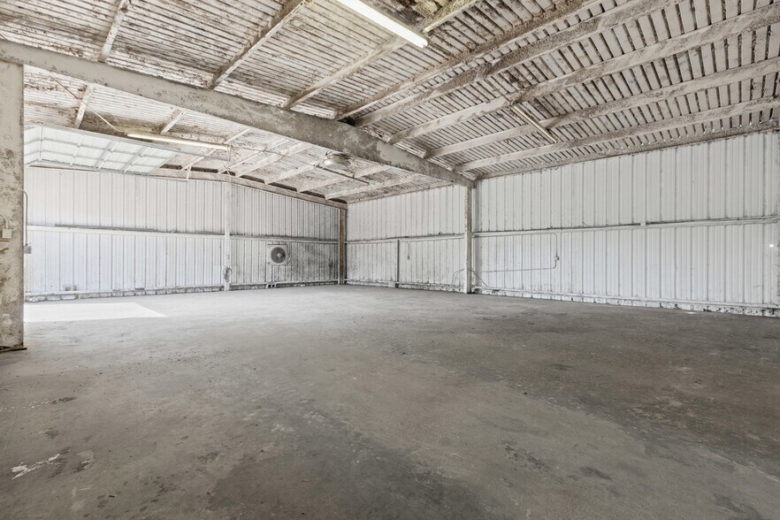 More Photos Of 4715 Turner Warnell Rd, Arlington Warehouse For Sale