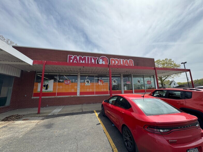 More Photos Of 809-811 Grandview Rd, Oil City Freestanding For Lease