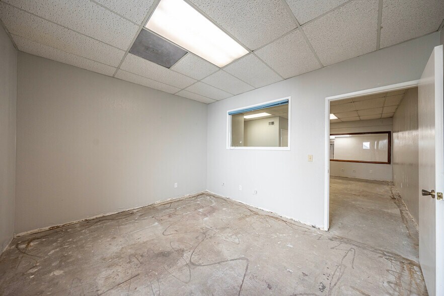 More Photos Of 5146 Maine Ave, Baldwin Park Flex For Lease