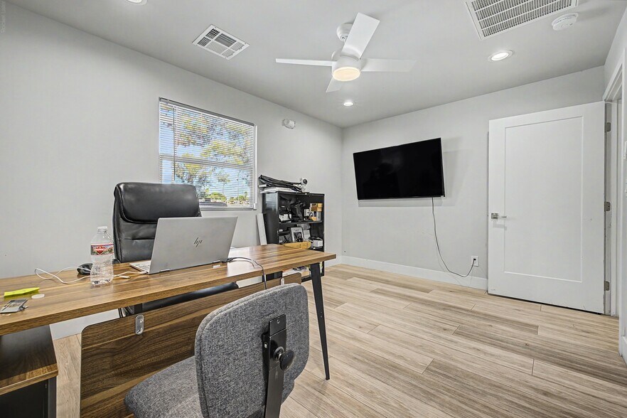 More Photos Of 6470 W Desert Inn Rd, Las Vegas Coworking Space