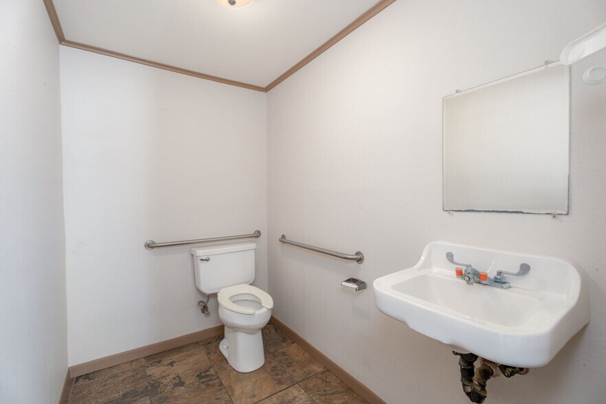 More Photos Of 3815 Troup Hwy, Tyler Medical For Sale