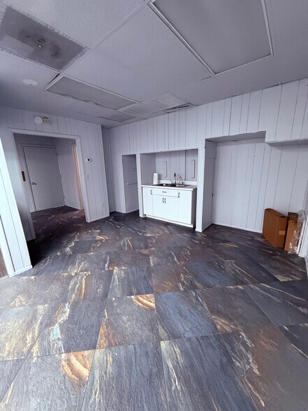 More Photos Of 3935 Enterprise Ave, Naples Auto Salvage Facility For Lease