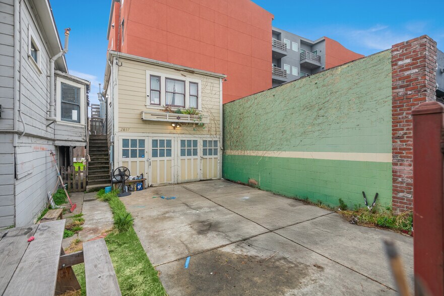 More Photos Of 2857 Ford St, Oakland Multifamily For Sale