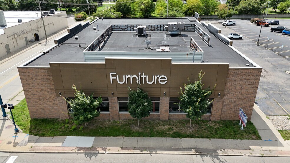 More Photos Of 29901 Ford Rd, Garden City Storefront For Lease