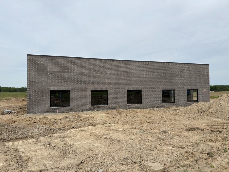More Photos Of 796 Campus Parkway Dr, Tecumseh Manufacturing For Sale