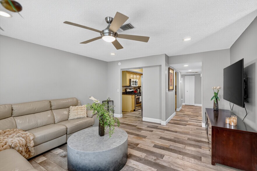 More Photos Of 1884 Southpointe Dr, Sarasota Apartments For Sale