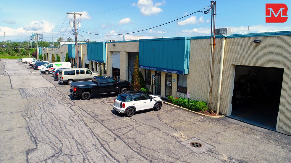 More Photos Of 160-184 Express Dr S, Brentwood Warehouse For Lease