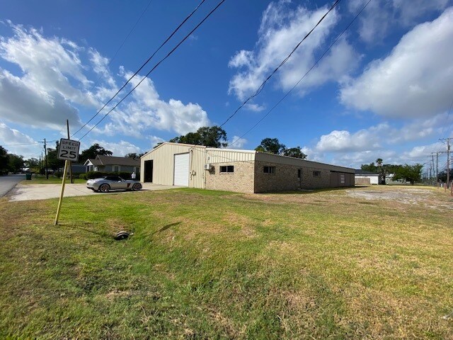 More Photos Of 1501 Dupont, Orange Warehouse For Lease