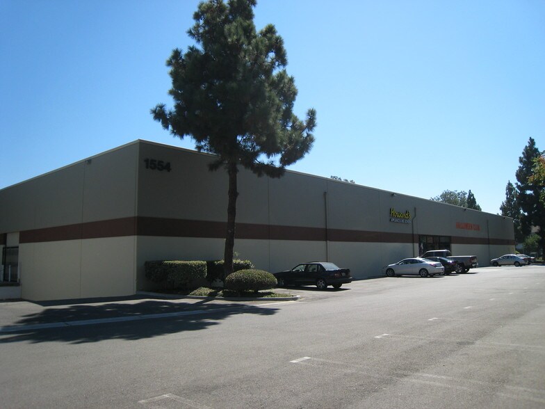 More Photos Of 1554 E Warner Ave, Santa Ana Freestanding For Lease