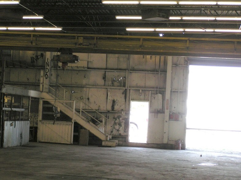 More Photos Of 7219 E 17th St, Kansas City Manufacturing For Lease