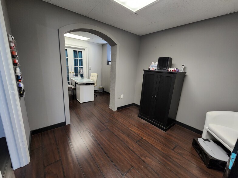 More Photos Of 310 Wade Hampton Blvd, Greenville Freestanding For Sale
