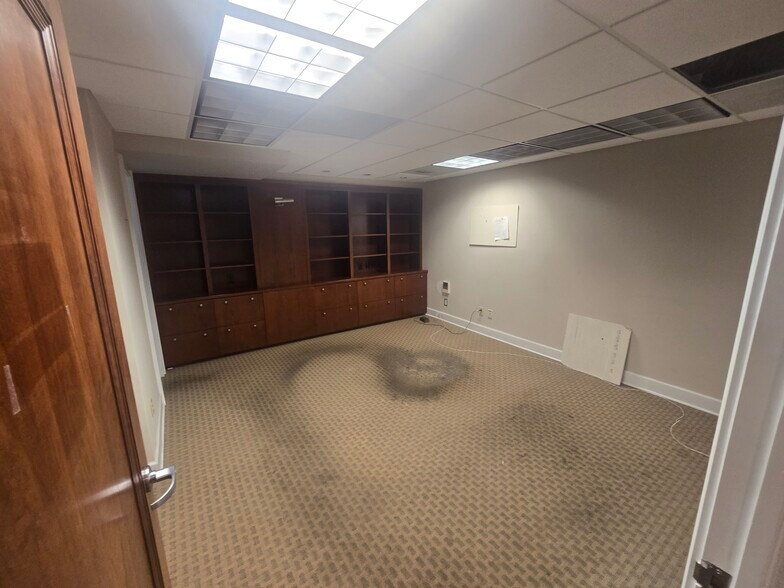 More Photos Of 4601 N Park Ave, Chevy Chase Apartments For Sale