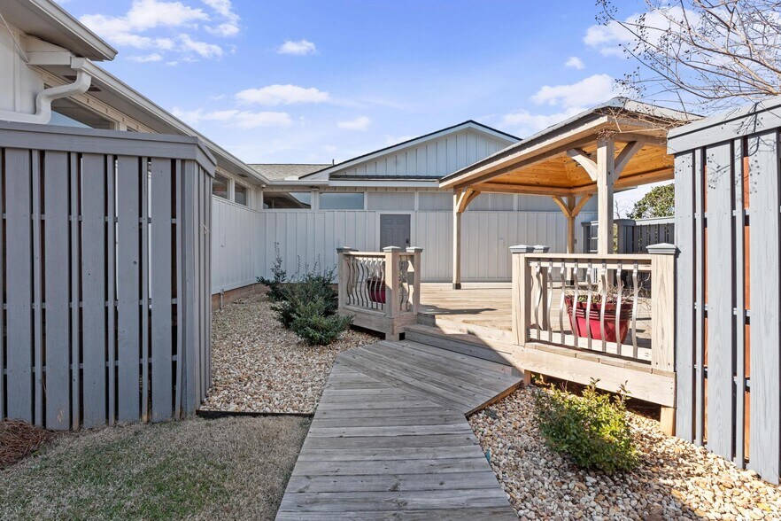 More Photos Of 1016 Everee Inn Rd, Griffin Business Park For Sale