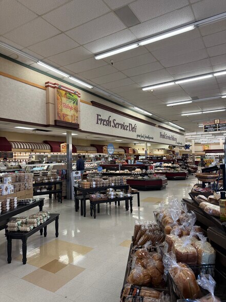 More Photos Of 1915 Douglas Blvd, Roseville Supermarket For Sale