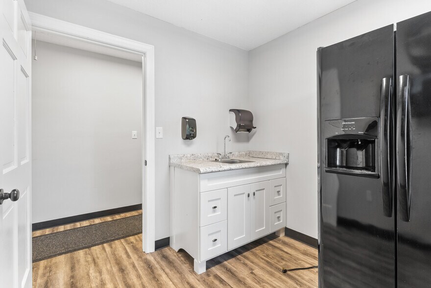 More Photos Of 6200 Fort Ave, Lynchburg Medical For Sale