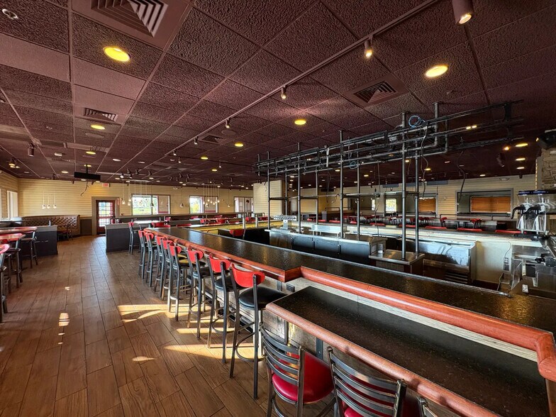 More Photos Of 4875 28th St SE, Grand Rapids Restaurant For Lease