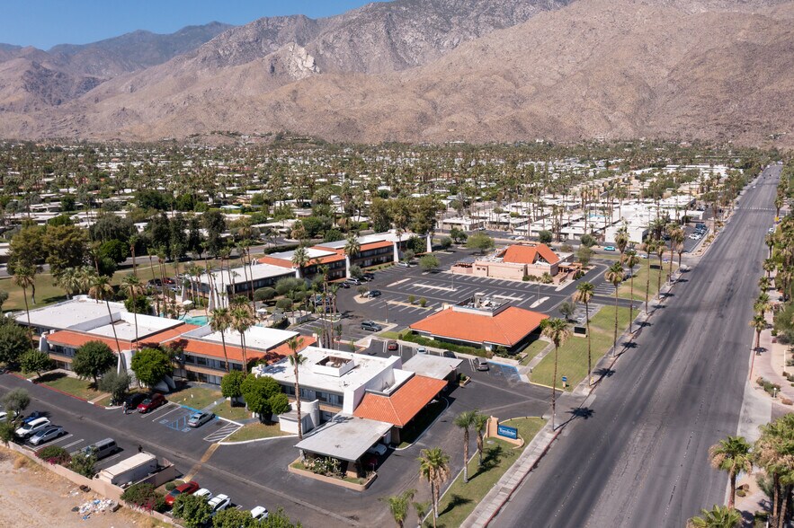 More Photos Of 1201 E Palm Canyon Dr, Palm Springs Restaurant For Lease