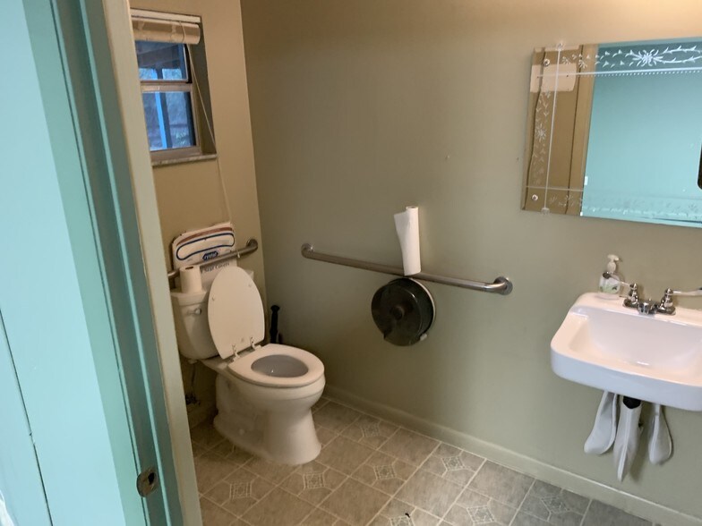 More Photos Of 7280 SW Highway 200, Ocala Office Residential For Lease