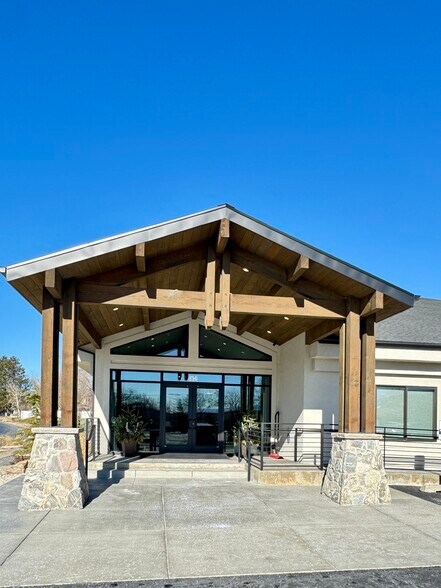 More Photos Of 810 Shepard Ln, Farmington Coworking Space