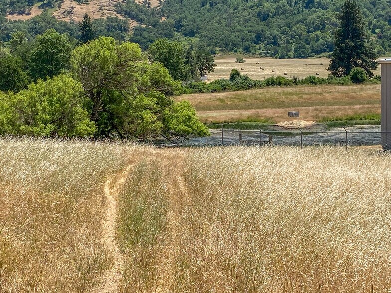More Photos Of 8017 Old Highway 99 N, Roseburg Distribution For Sale