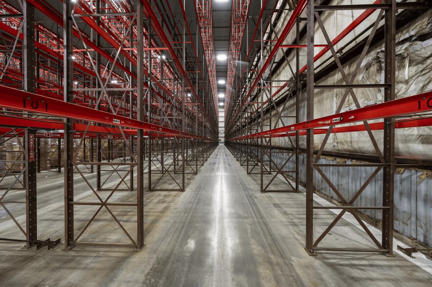 More Photos Of 7245 Henry Clay Blvd, Liverpool Distribution For Lease