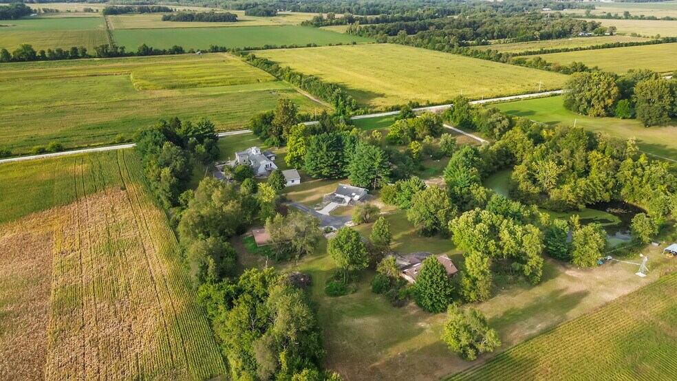 More Photos Of 2507 E 1100 N, Demotte Apartments For Sale