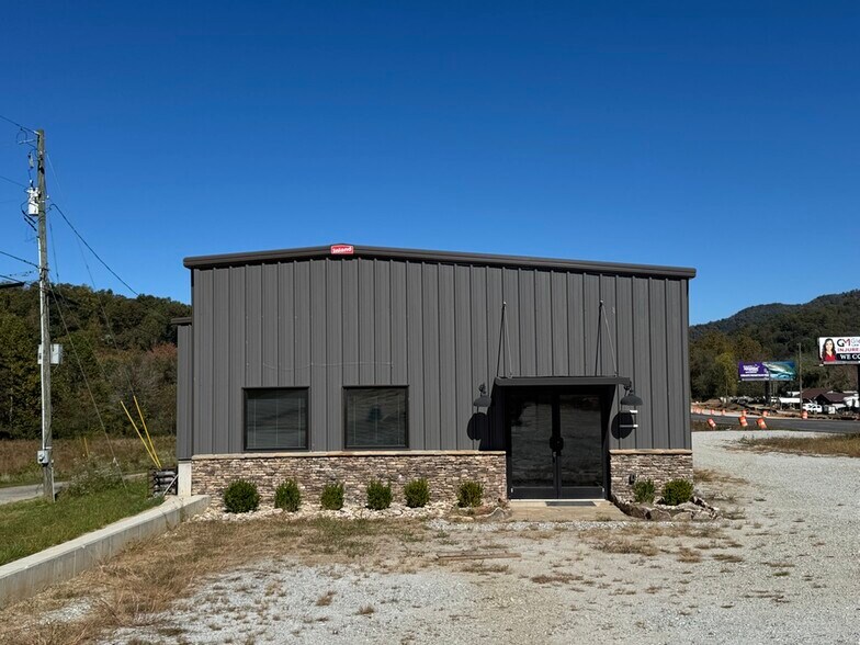 More Photos Of 7923 HWY 441, Dillard Storefront Retail Office For Sale