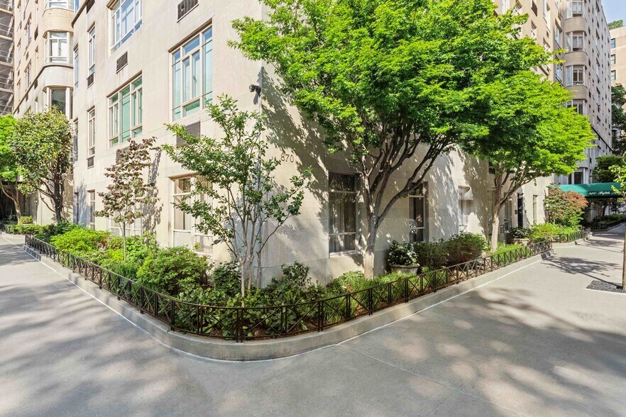 More Photos Of 870 5th Ave, New York Apartments For Sale