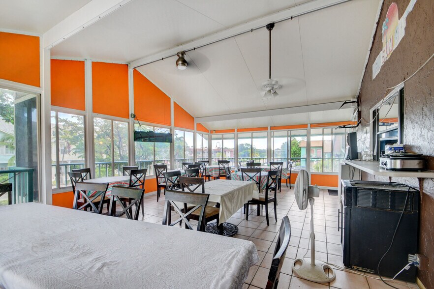 More Photos Of 901 S Federal Hwy, Lake Worth Hotel For Sale