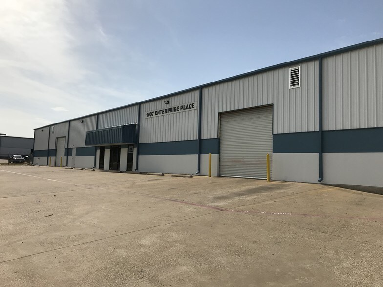 More Photos Of 1007 Enterprise Pl, Arlington Warehouse For Lease