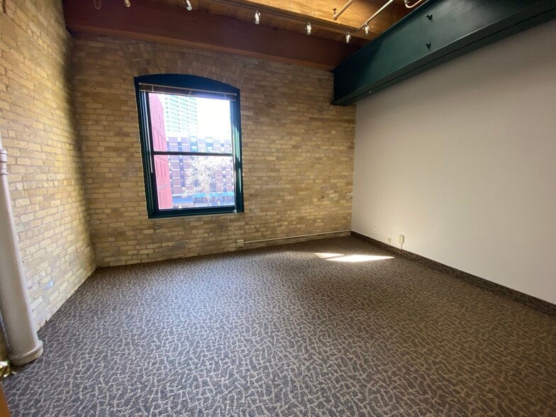 More Photos Of 413 Wacouta St, Saint Paul Office Residential For Lease