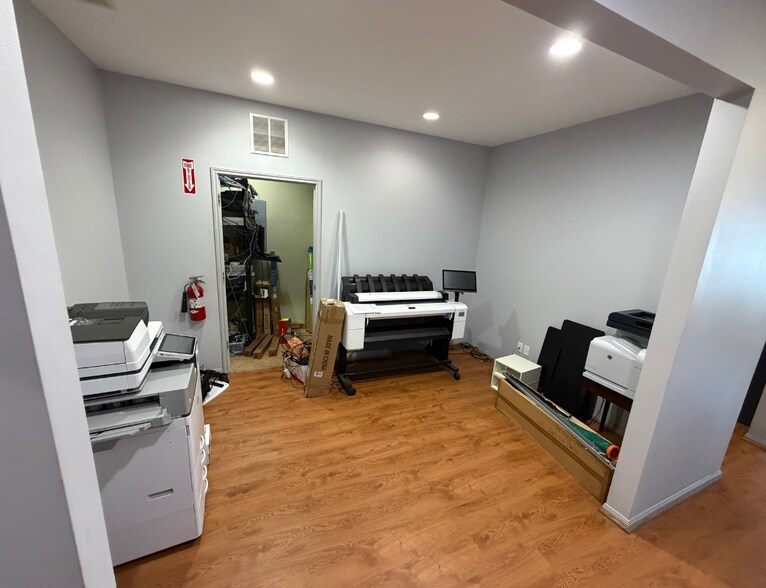 More Photos Of 12350 Taylor Rd, Houston Warehouse For Lease