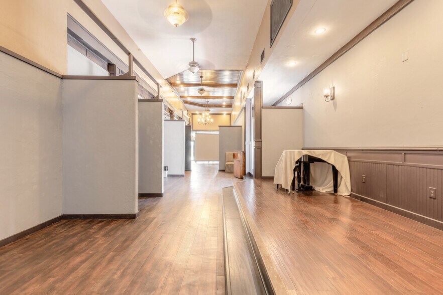 More Photos Of 230 S Beach St, Daytona Beach Storefront For Lease