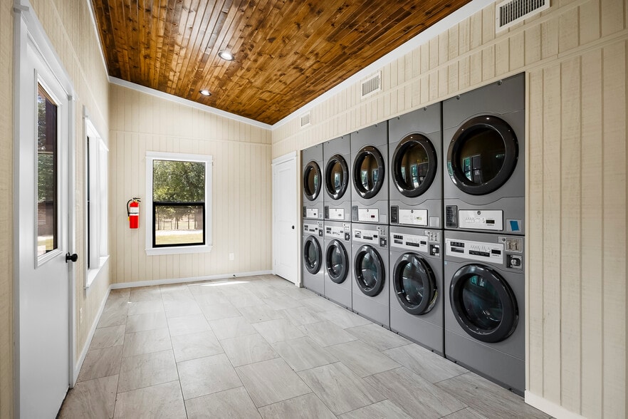 More Photos Of 397 VZ County Road 3611, Edgewood Sports And Entertainment For Sale