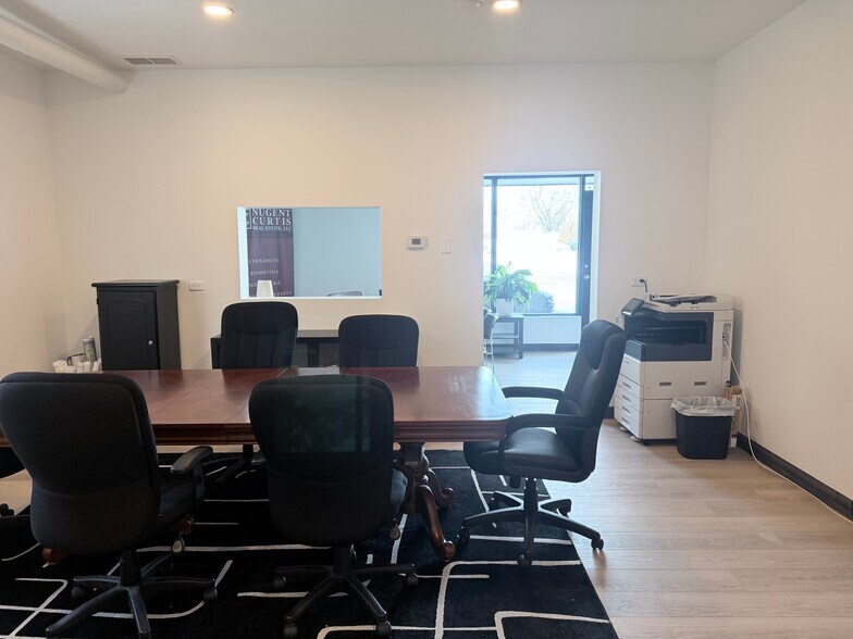 More Photos Of 516 E Broadway St, Bradley Office For Sale