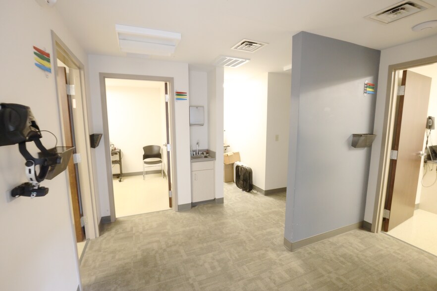 More Photos Of 17534 Royalton Rd, Strongsville Office For Lease
