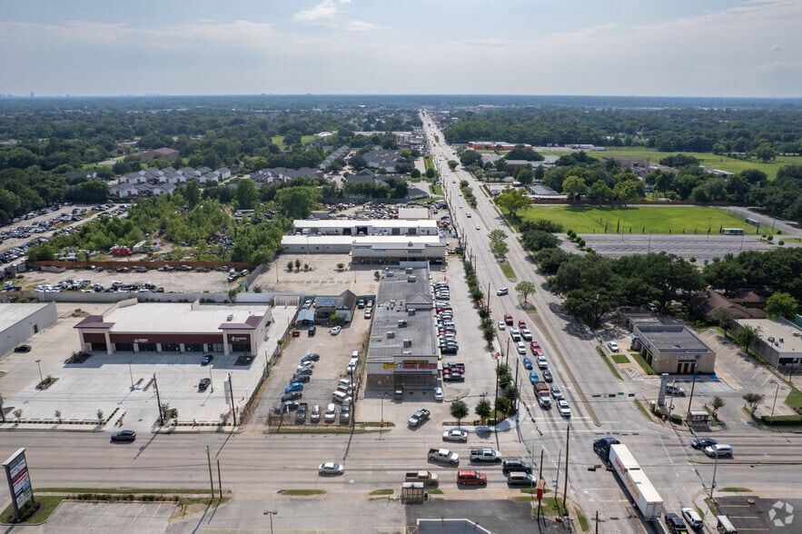 More Photos Of 920 E Little York Rd, Houston Storefront For Sale